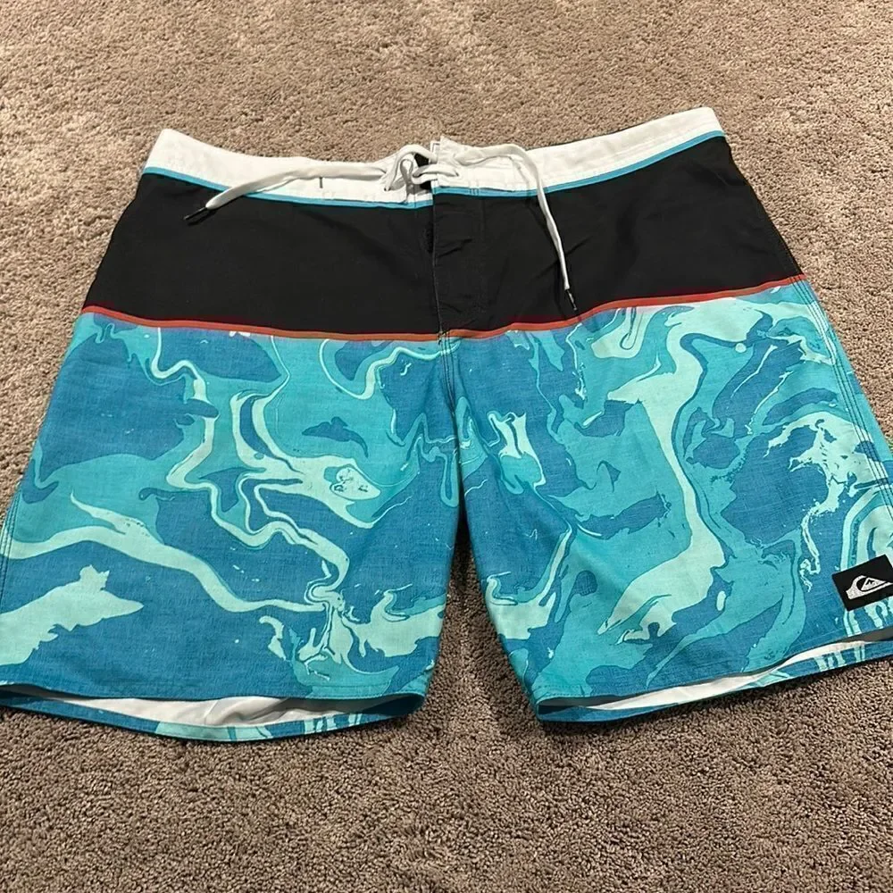 Quicksilver! Boardshorts very good condition size 38!